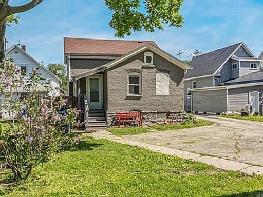 Listing photo thumbnail