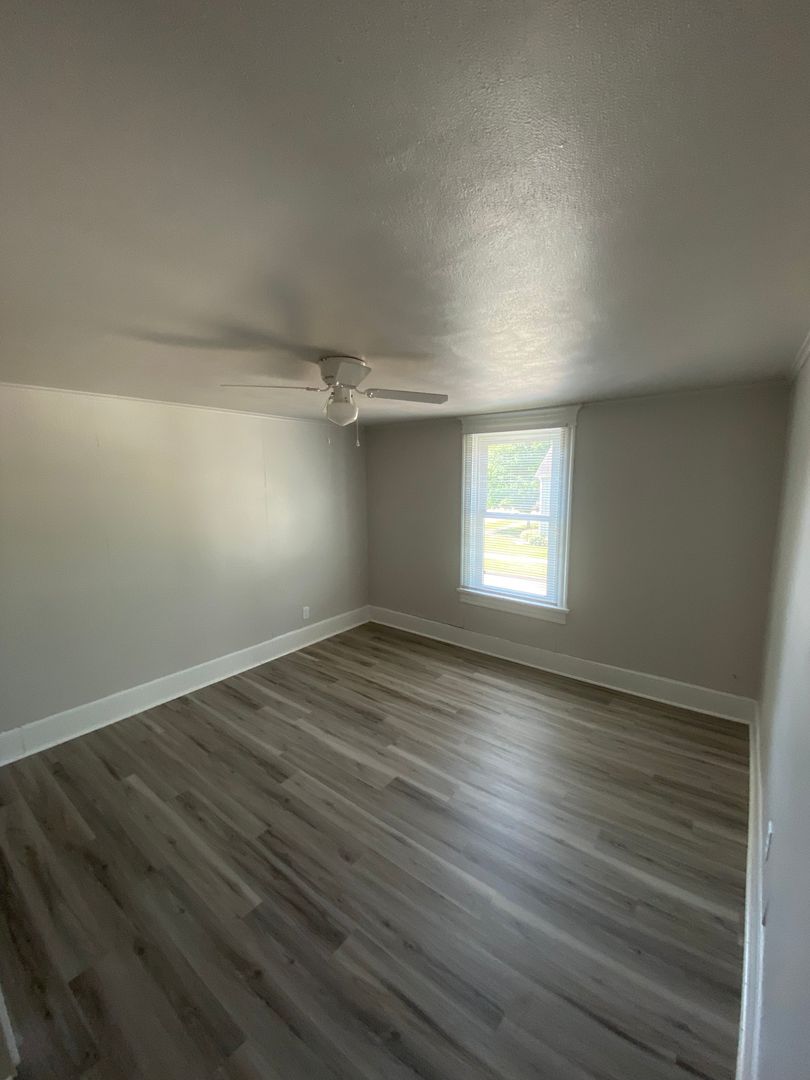 Oshkosh Apartment: 801 Dove St