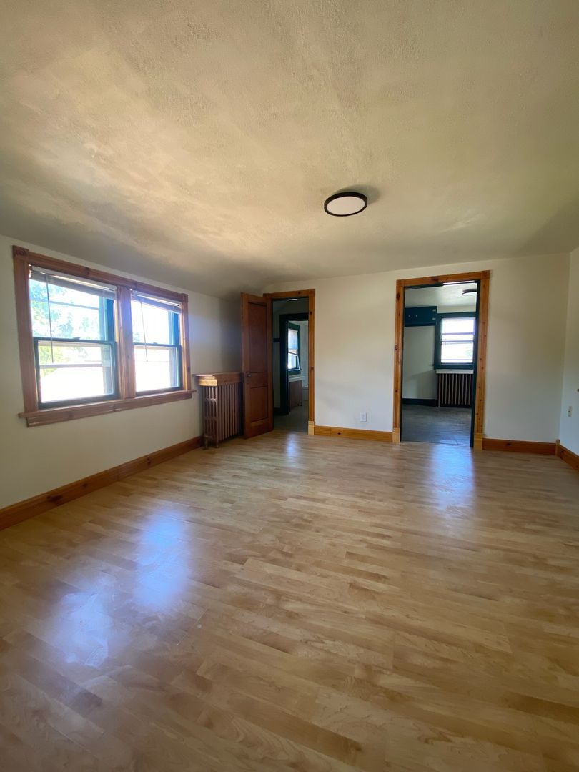 Oshkosh Apartment: 1717 Iowa St