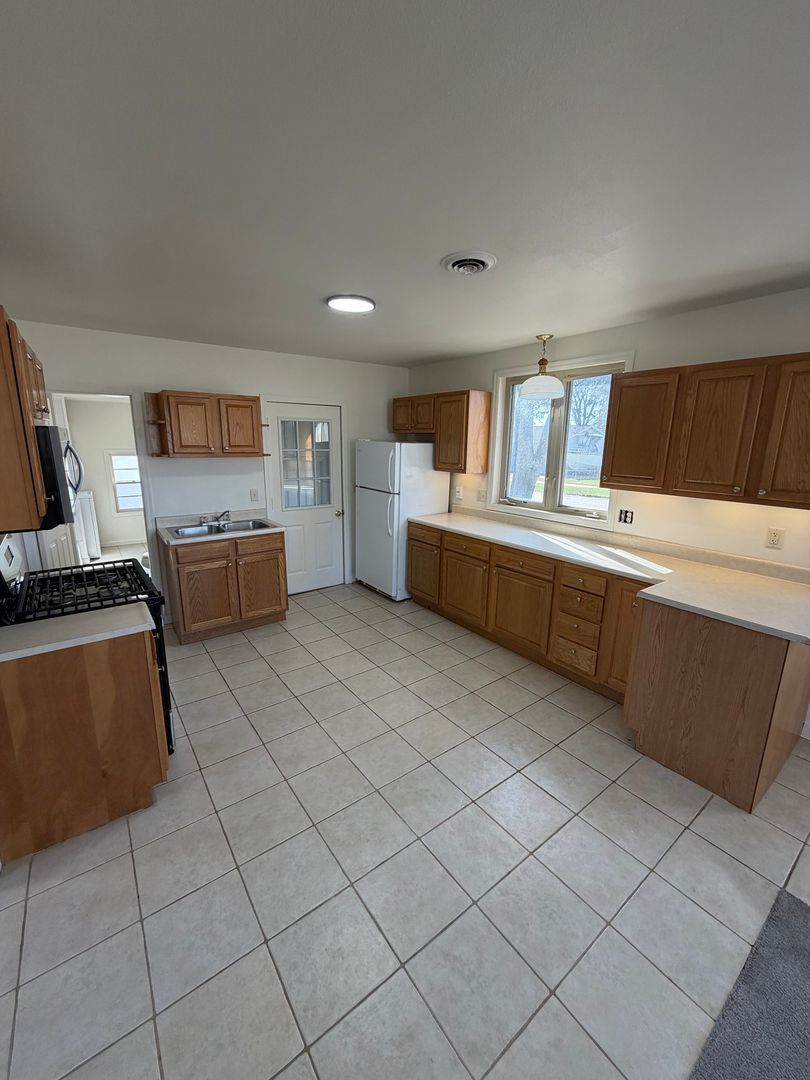 Oshkosh House: 304 E Gruenwald Ave