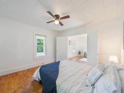 Listing photo thumbnail