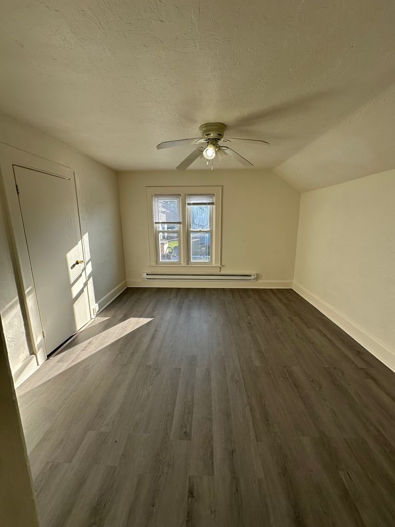 Oshkosh Apartment: 1028 Ceape Ave