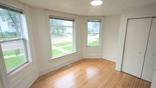 Listing photo thumbnail