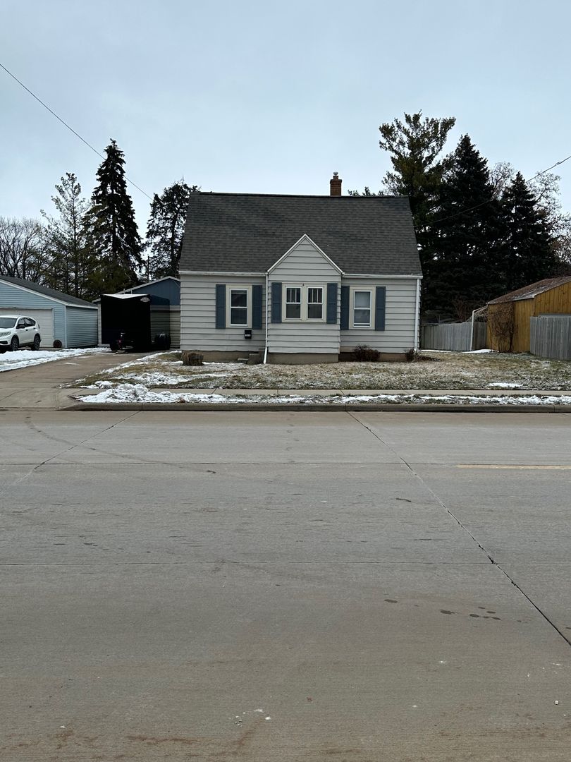 1416 Bowen St, Oshkosh, WI 54901