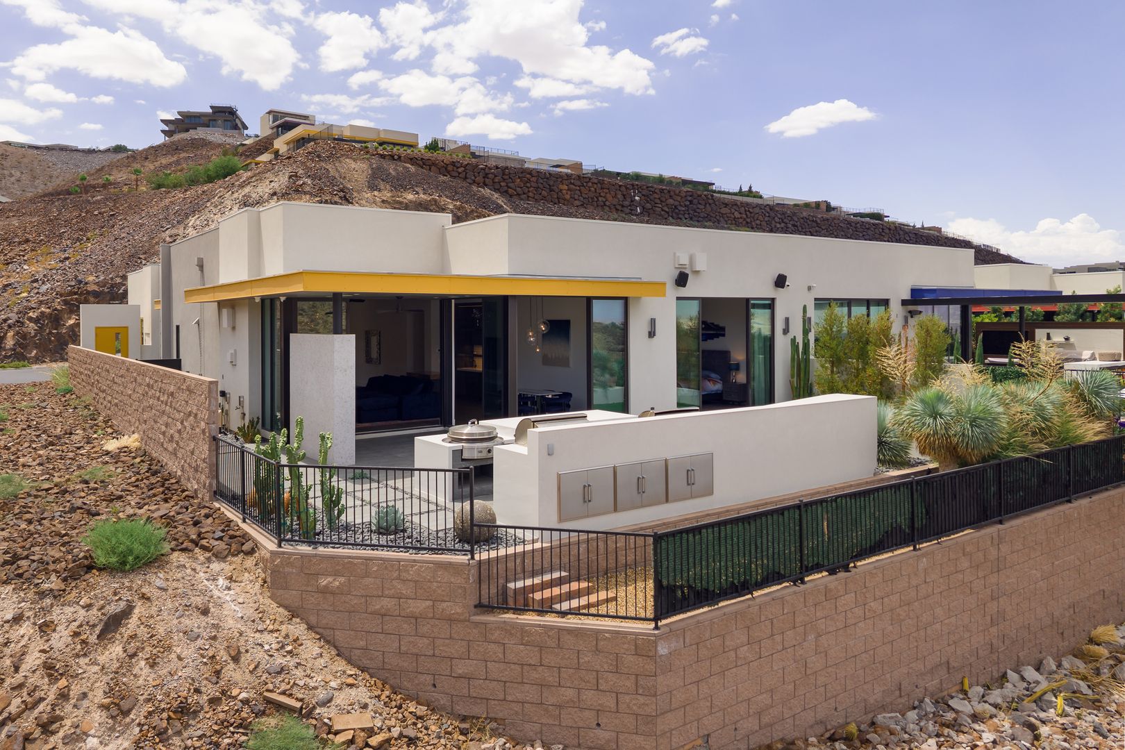 Henderson Townhome: 692 Scenic Cliff Drive