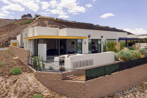 692 Scenic Cliff Drive