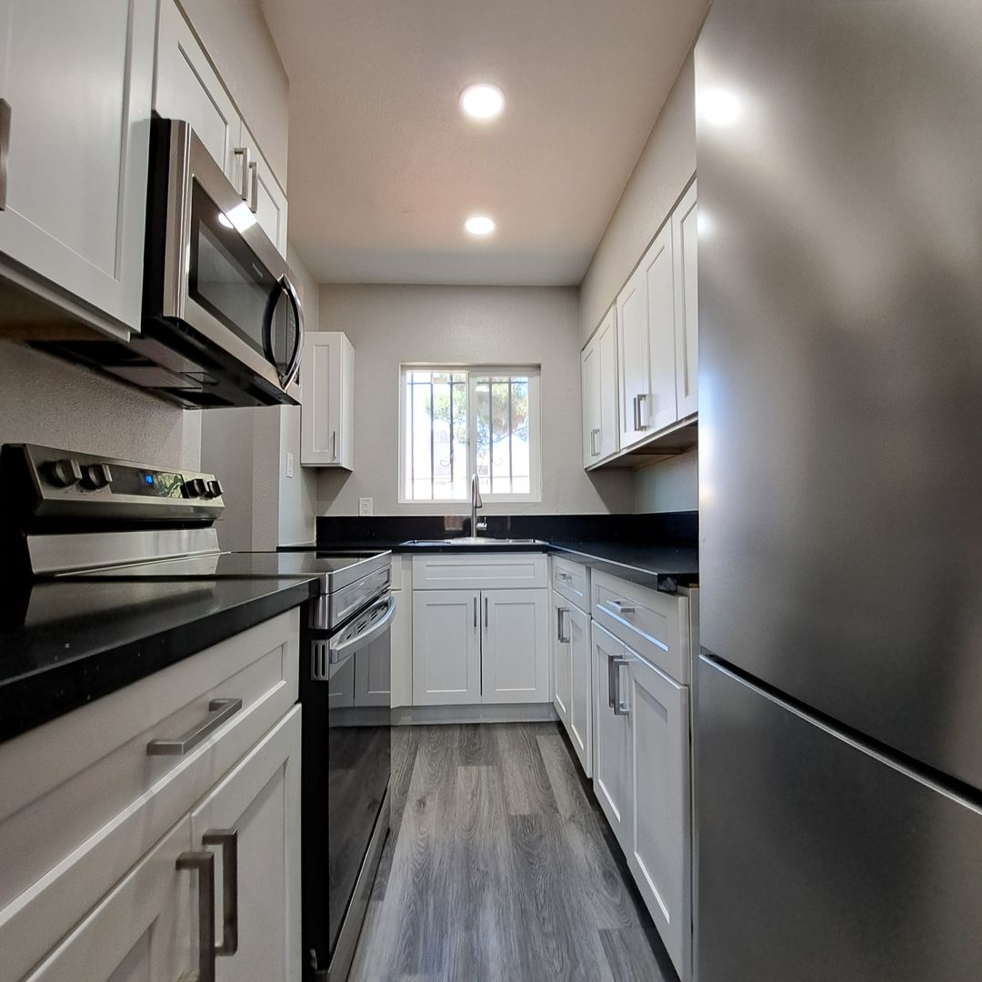 Las Vegas Apartment: 320 N 10th Street