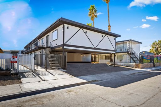 Newly Remodeled 2-Bedroom Apartment – Next to the Arts District! – photo 1