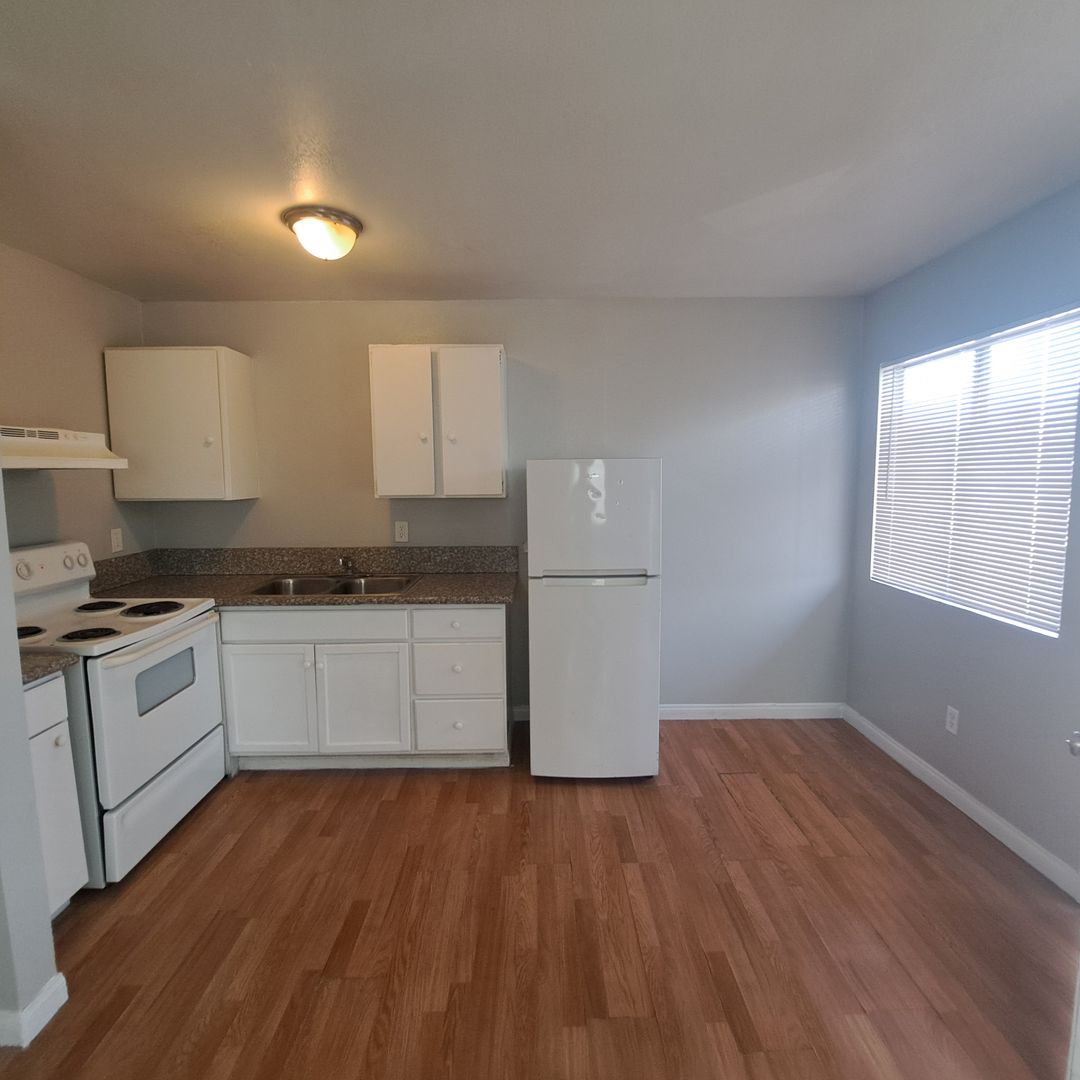 Las Vegas Apartment: 237 W Chicago Avenue