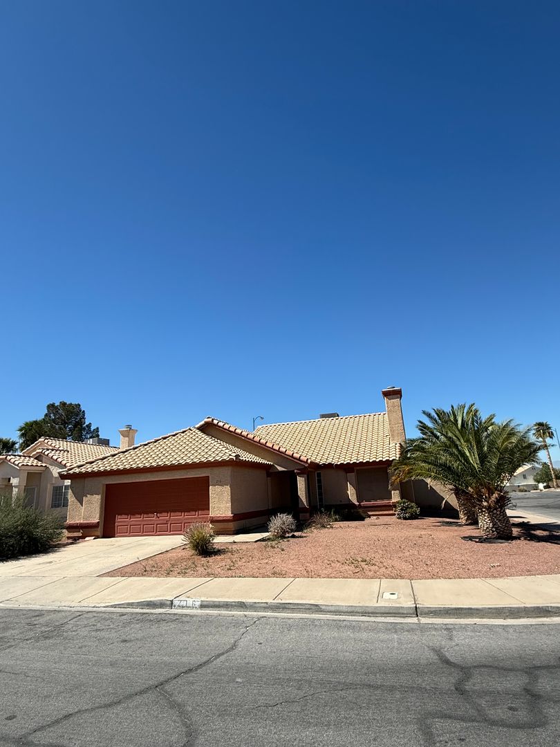 Henderson House: 216 Red Cloud Terrace