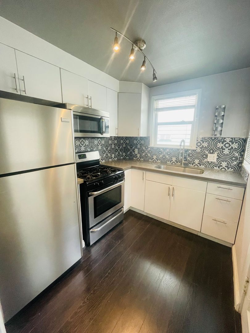 Glendale Apartment: 408 E Elk Ave.