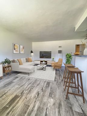 FLEXIBLE LEASE TERMS!!! 1 MONTH FREE OAC!!! FULLY RENOVATED 1 BED 1 BATH – photo 1
