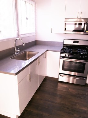 RENOVATED 1BD/1BTH AVAILABLE FOR IMMEDIATE MOVE IN!! – photo 1