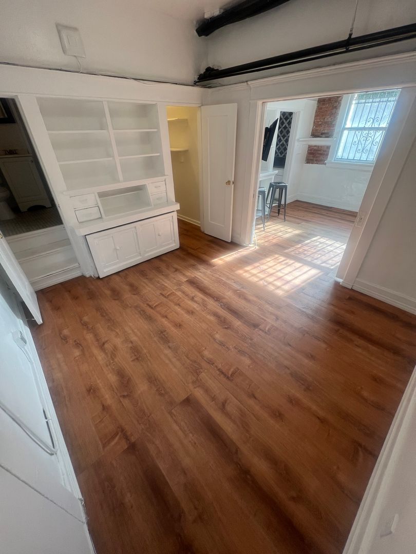 Venice Apartment: 15 Paloma Ave