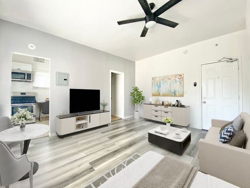 Renovated Studio w/ Full Kitchen & Stainless Steel Appliances – photo 1