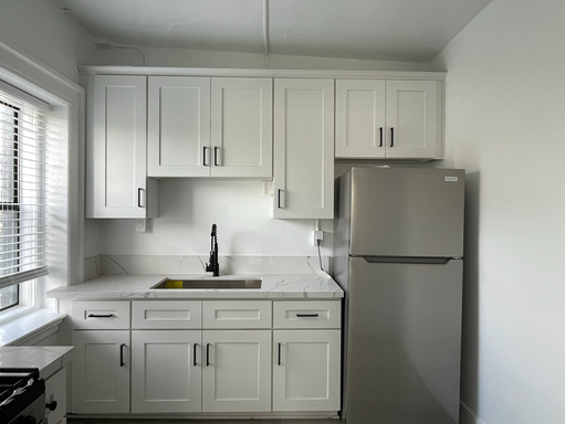 Modern & Trendy Renovated 1-Bedroom – Prime Location Near USC – photo 1