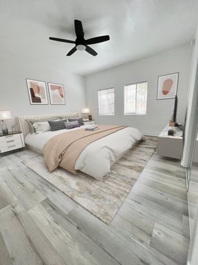 Renovated Singles in Prime Hollywood – Pool, Gated Parking & 96 Walk Score! – photo 1