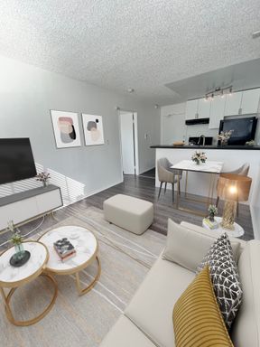 Trendy & Beautifully Renovated 1 Bed / 1 Bath in the Heart of Koreatown – Parking Available! – photo 1
