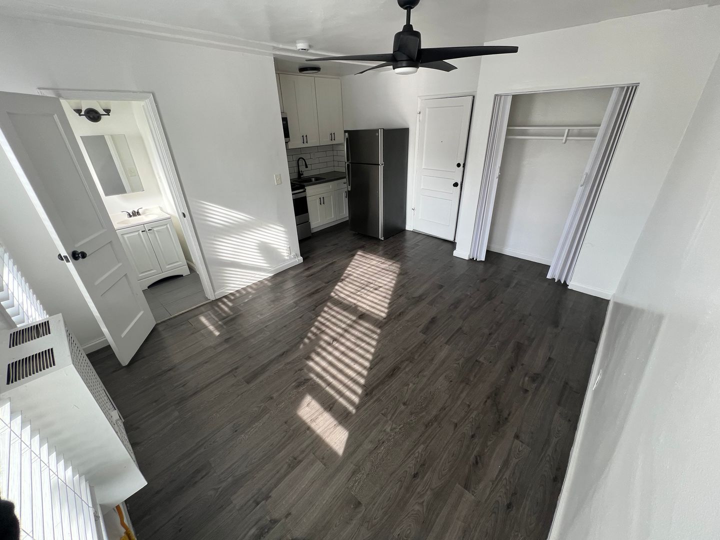 Los Angeles Apartment: 851 S. Kenmore Ave