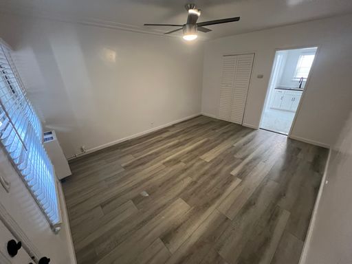 LARGE, SPACIOUS, FULLY RENOVATED, MORDEN, STUDIO APARTMENT IN KOREA TOWN. – photo 1