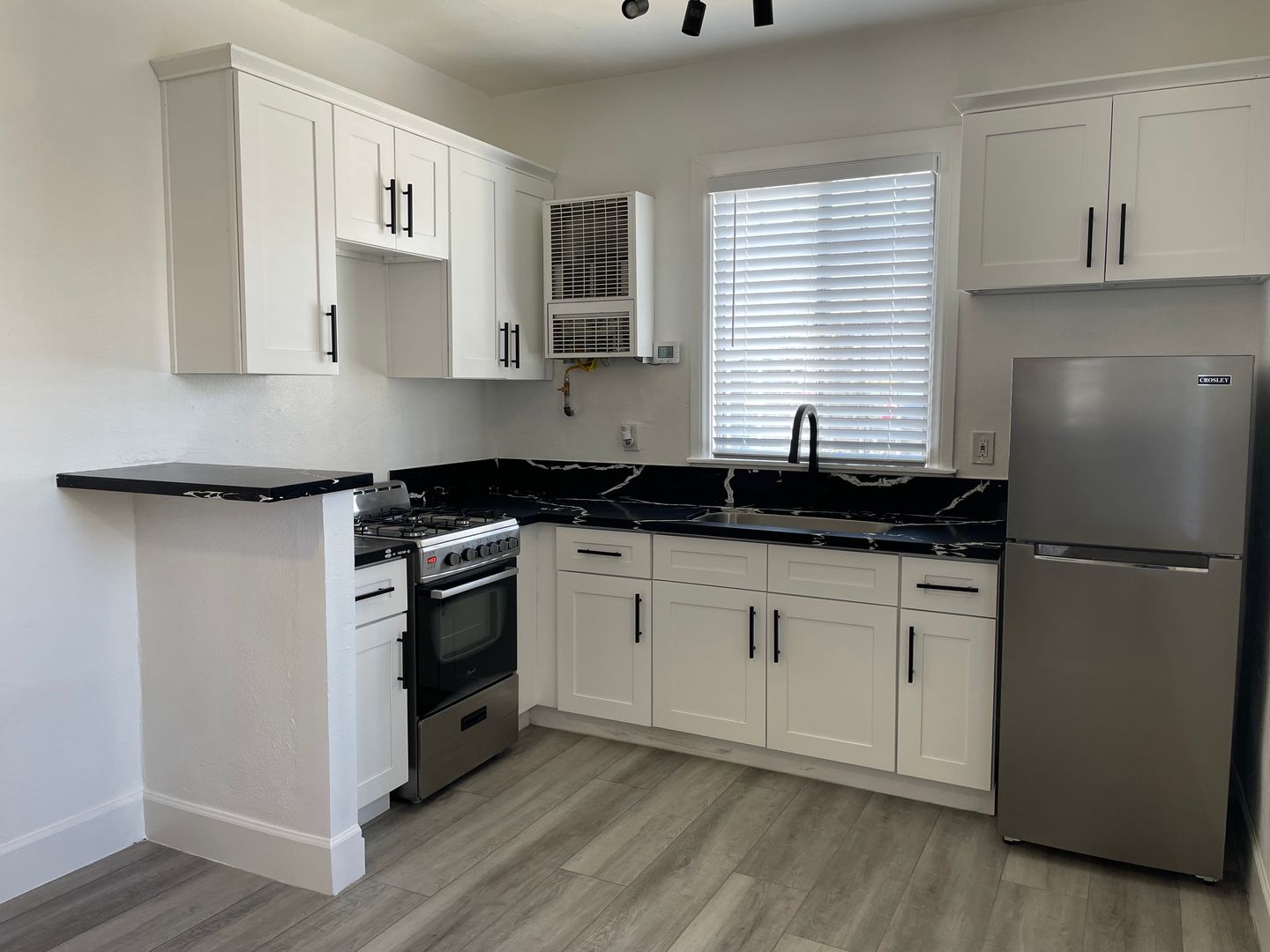 Los Angeles Apartment: 1017 S. Kingsley Dr.