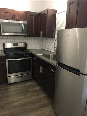 BEAUTIFULLY RENOVATED UNIT WITH REDONE KITCHEN! – photo 1