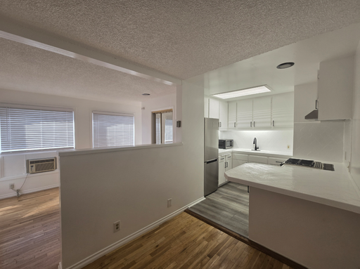 ***AMAZING LUXURY STYLE APARTMENTS WITH GATED PARKING INCLUDED*** – photo 1