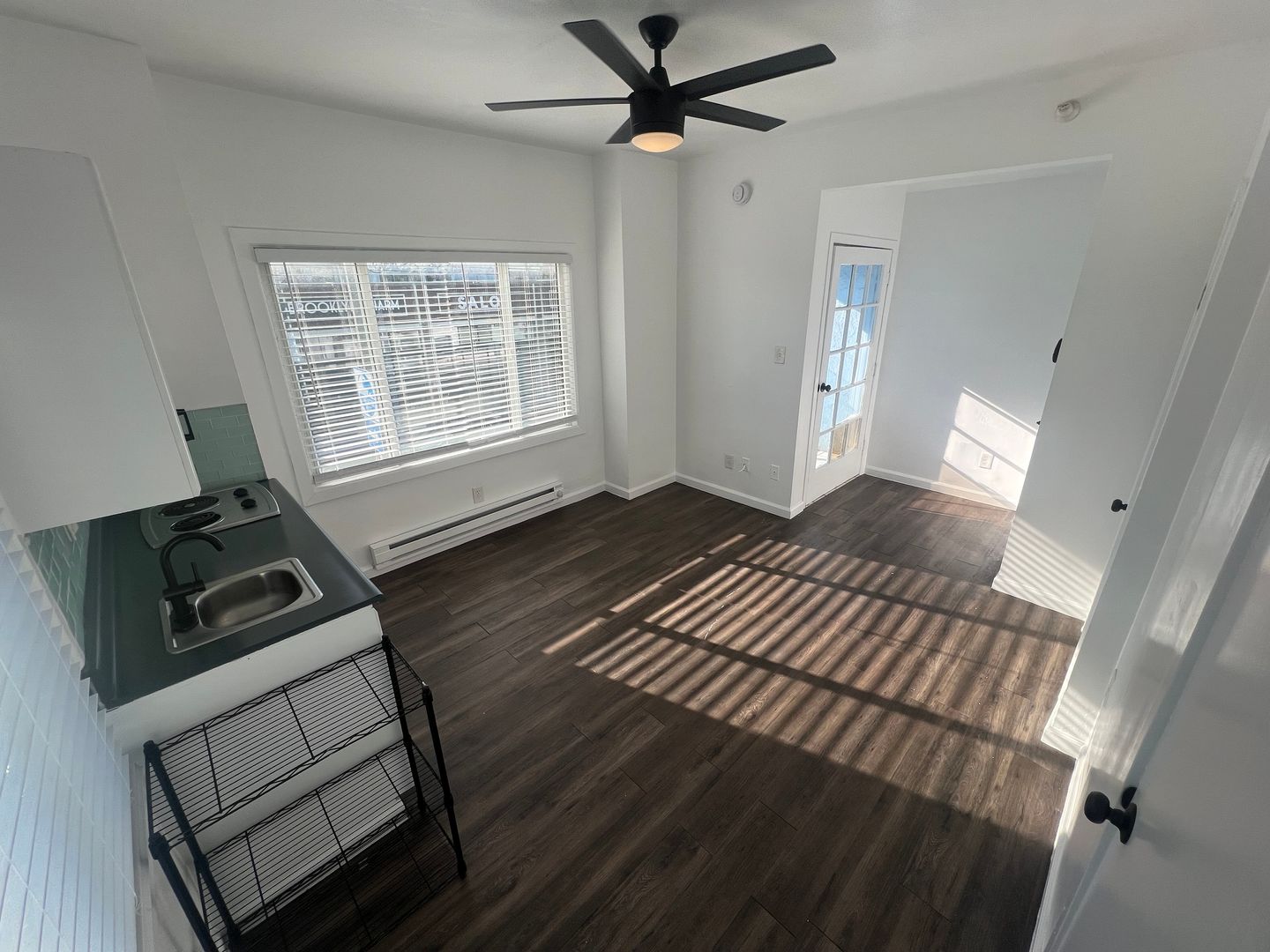 Venice Apartment: 906 Pacific Ave