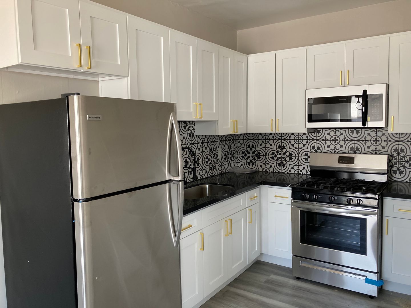 Los Angeles Apartment: 1412 N. Kingsley Dr.