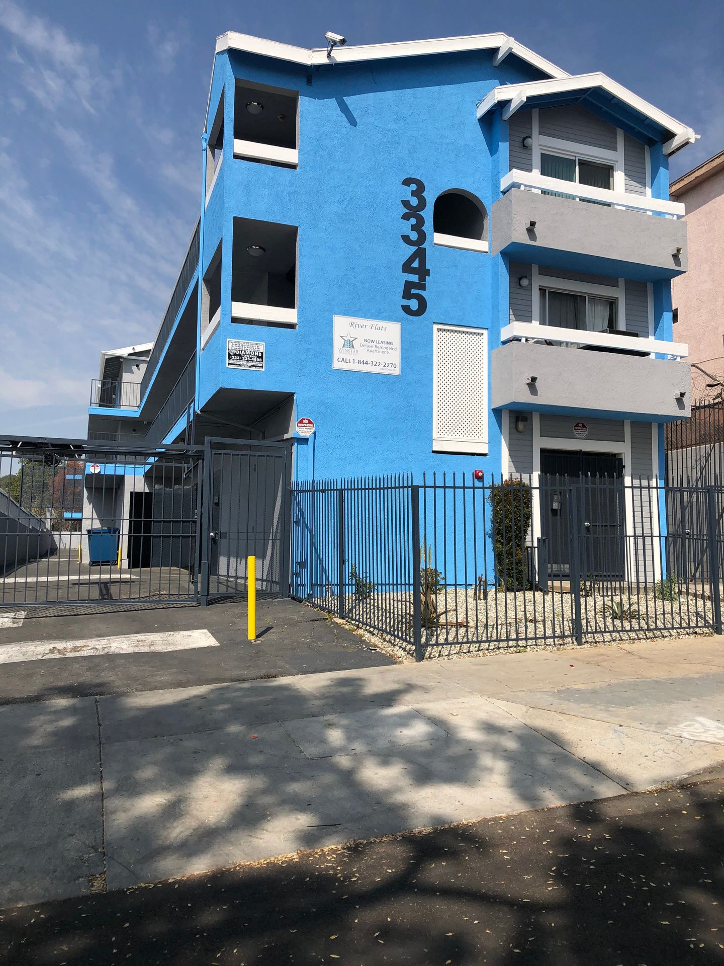 Los Angeles Apartment: 3345 Drew St