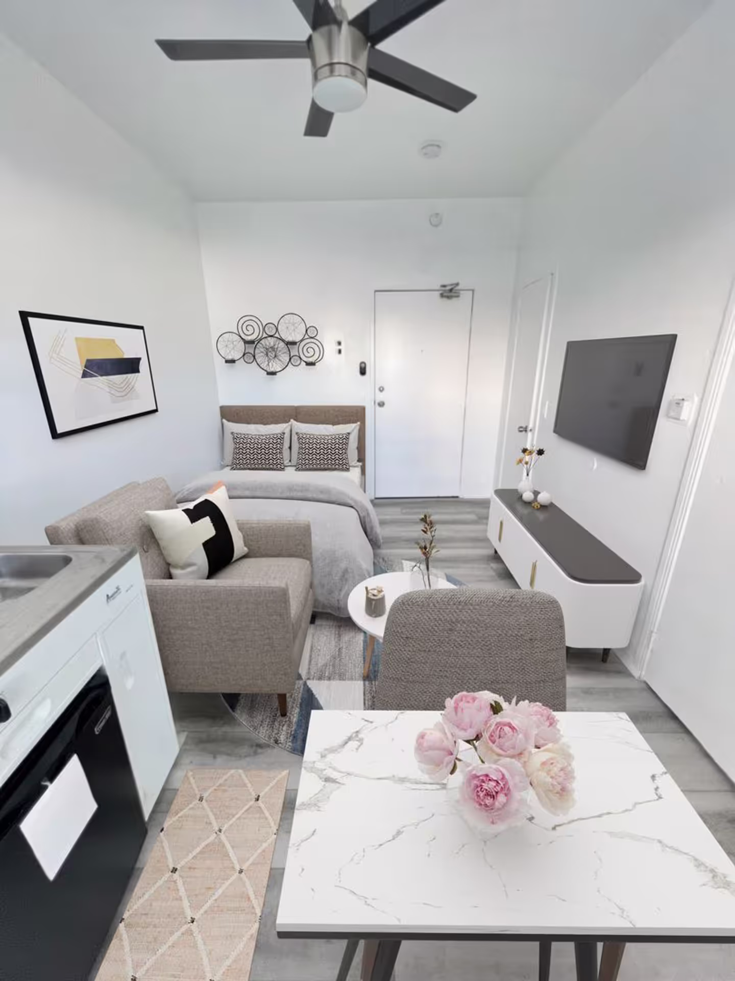 Los Angeles Apartment: 231 W. 27th St