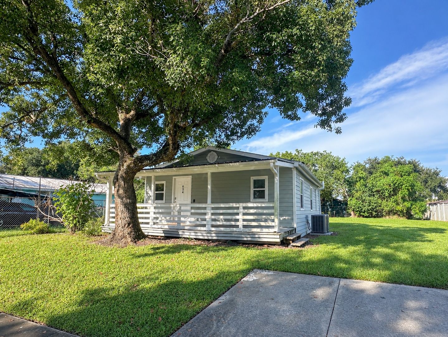 Winter Garden House: 634 Foster Avenue