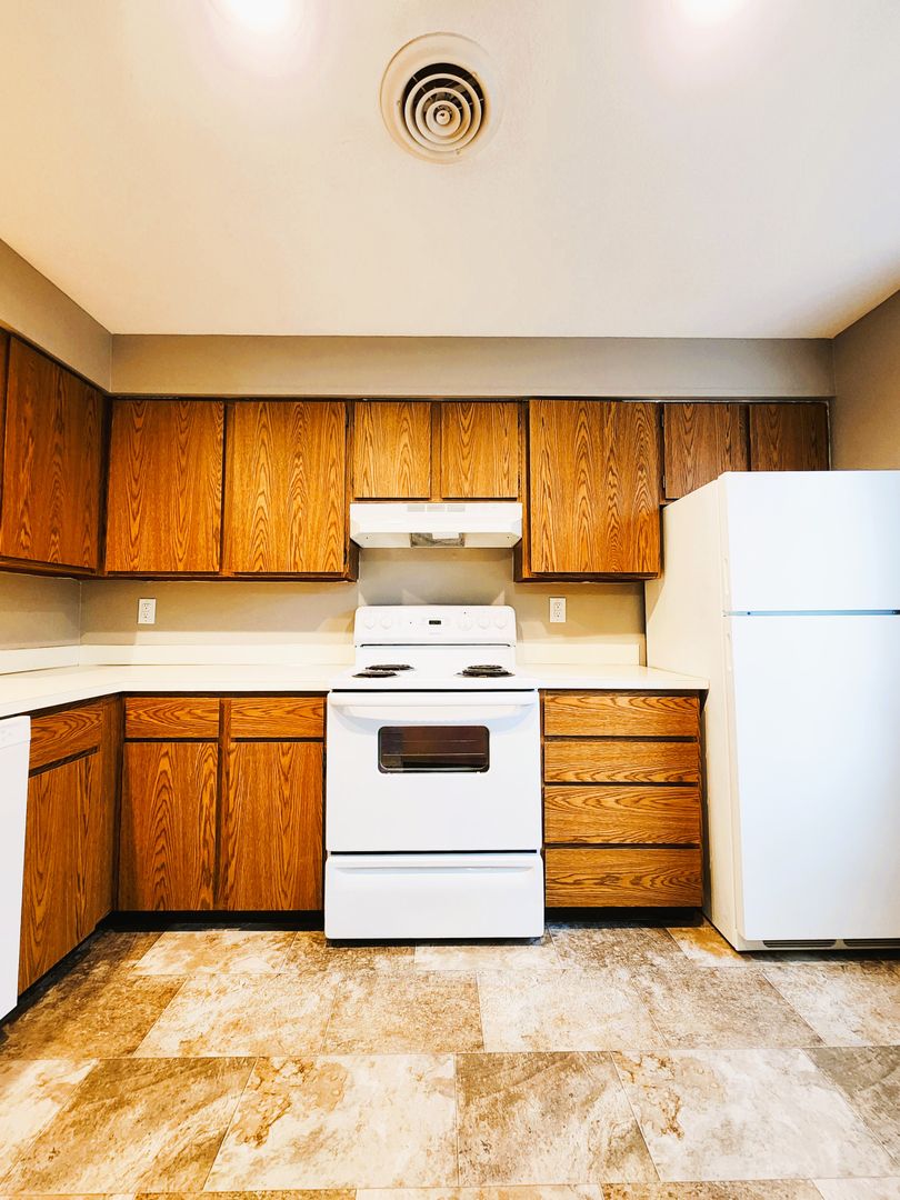 Richland Apartment: 1650 Mowry Square