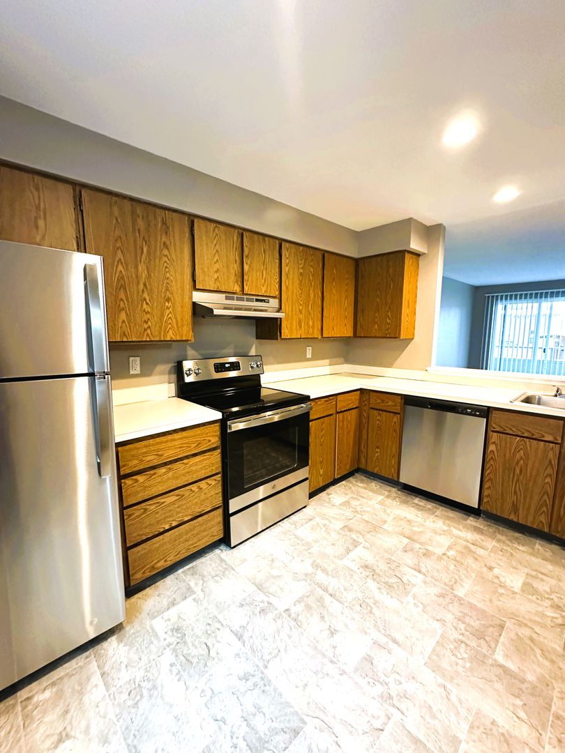 Richland Apartment: 1650 Mowry Square