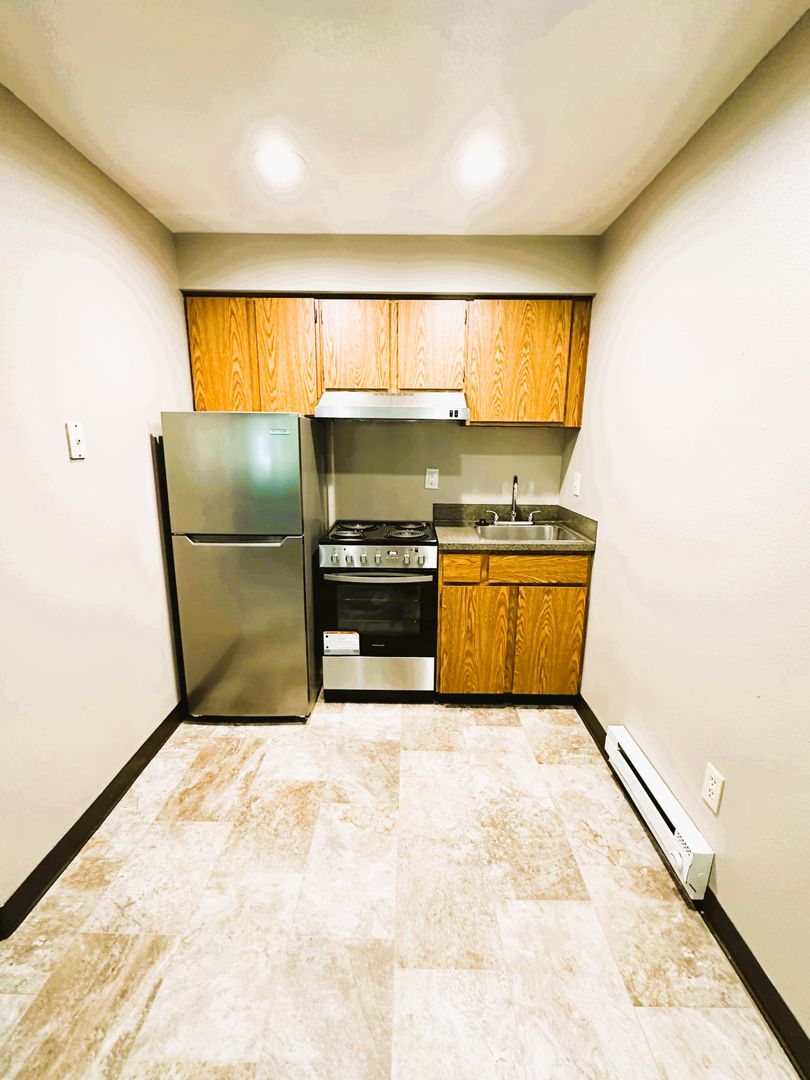 Richland Apartment: 1650 Mowry Square