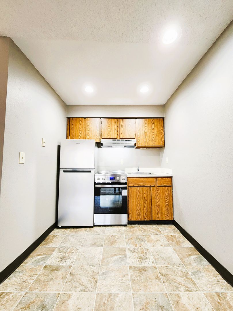 Richland Apartment: 1650 Mowry Square