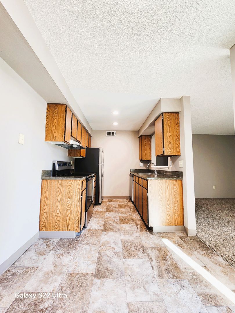 Richland Apartment: 1650 Mowry Square