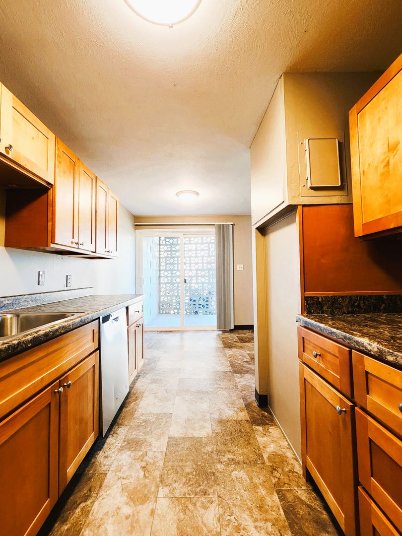 Richland Apartment: 160 Van Giesen