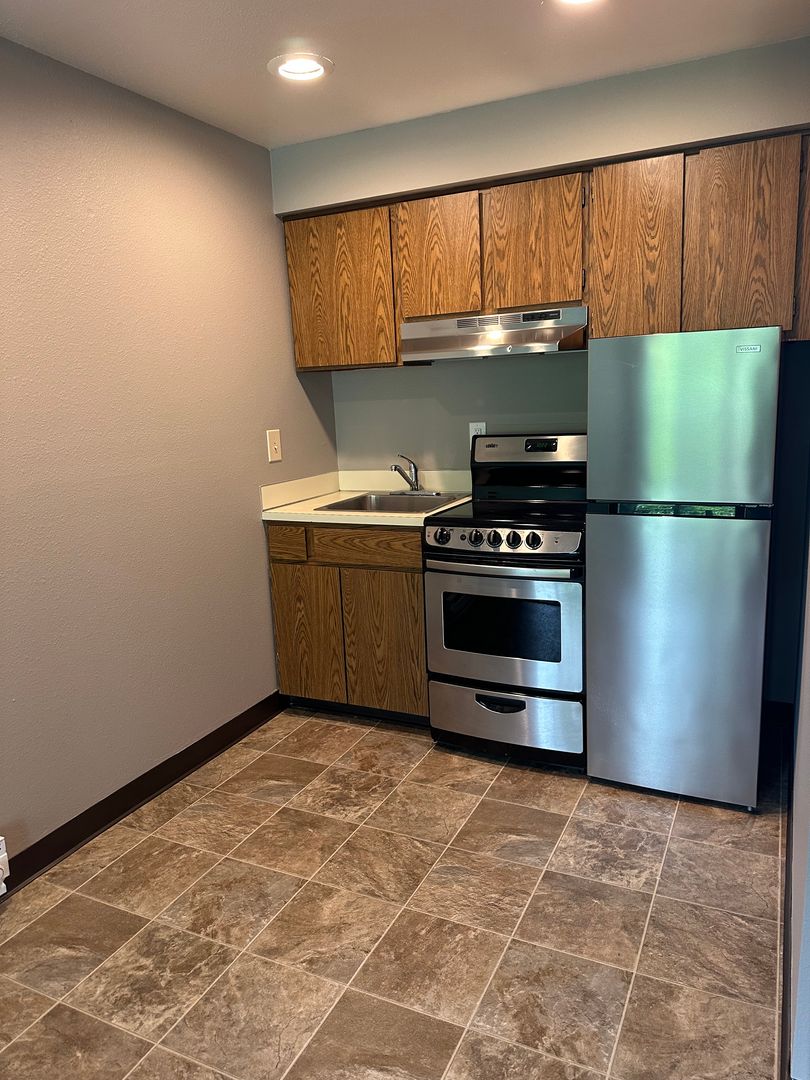 Richland Apartment: 1650 Mowry Square