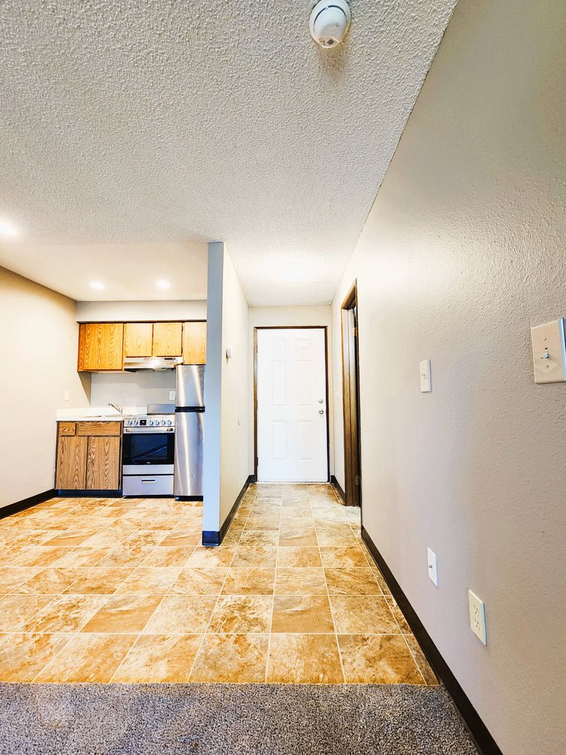 Richland Apartment: 1650 Mowry Square