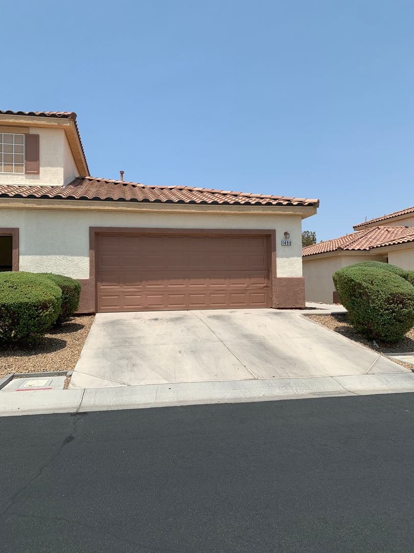 Henderson House: 1490 Orange Jubilee Rd