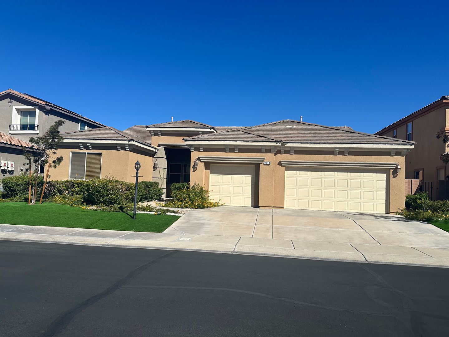 Henderson House: 2410 Sunburst View St