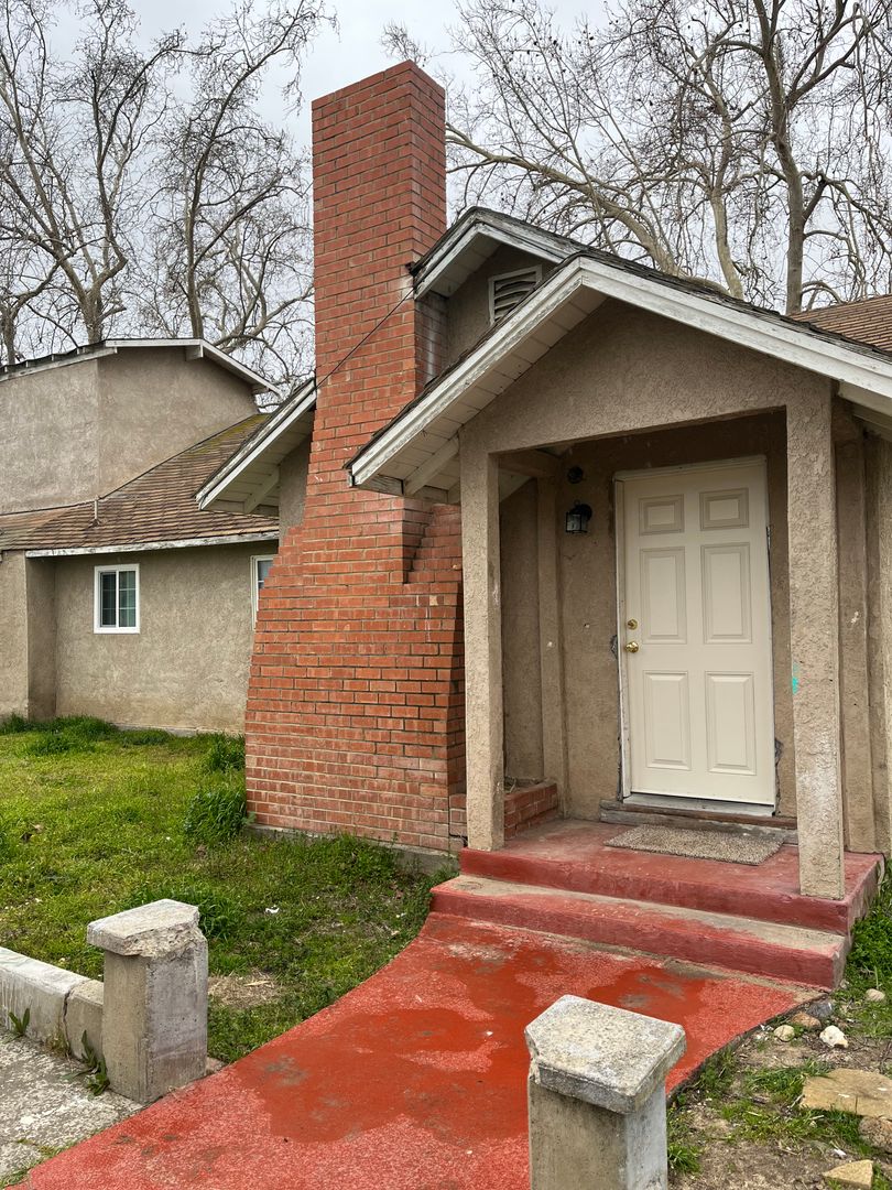 Winton Apartment: 7265 Eucalyptus Ave.