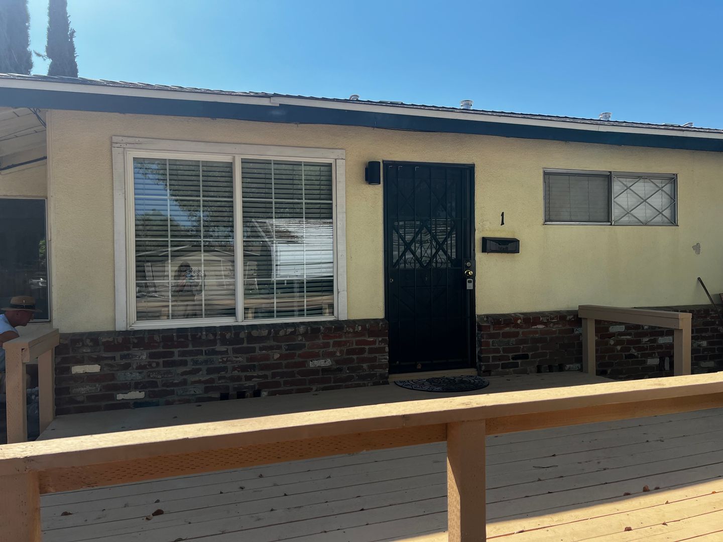 Atwater Apartment: 102 E FORTUNA
