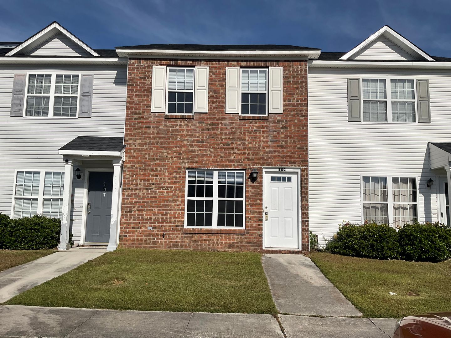 Jacksonville House: 109 Fairwood Court