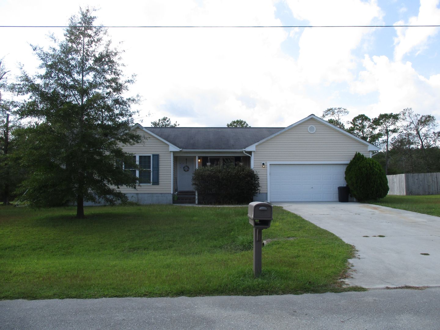 Jacksonville House: 114 Gregory Drive