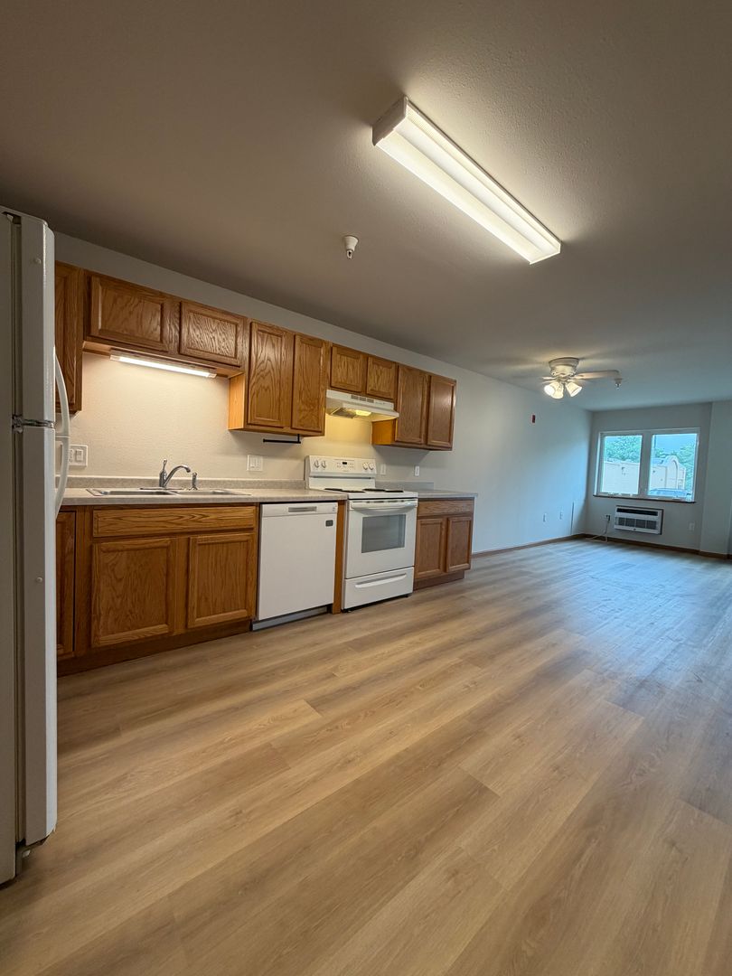 Middleton Apartment: 6604 Elmwood Ave