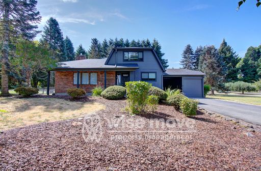 Felida Park- 4 Bedrooms on 1.5 Acres – photo 1