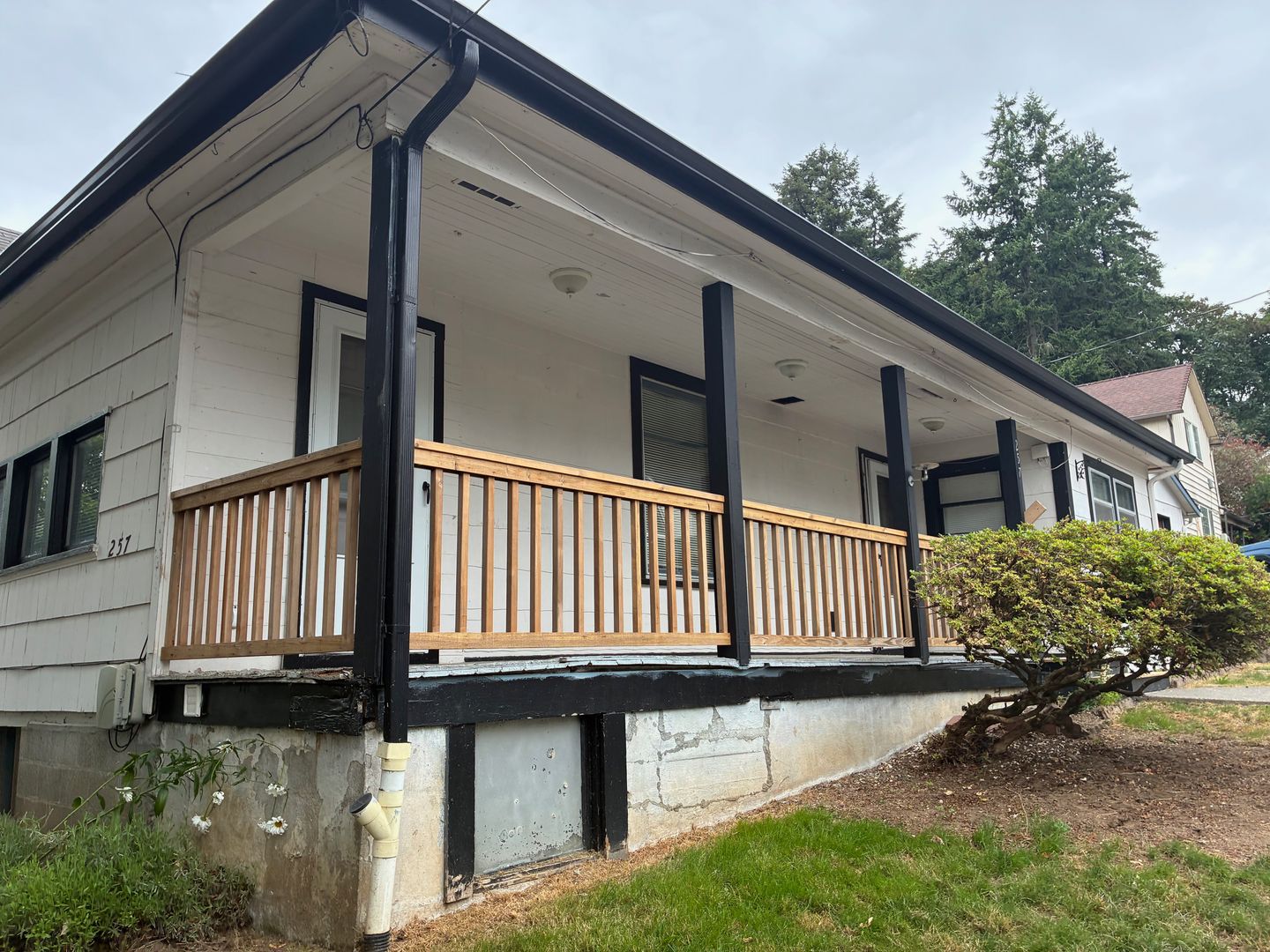 Camas House: 257 NE 7th Ave