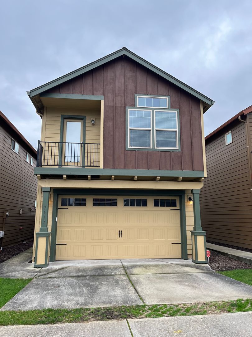 Vancouver House: 7417 NW 1st Pl